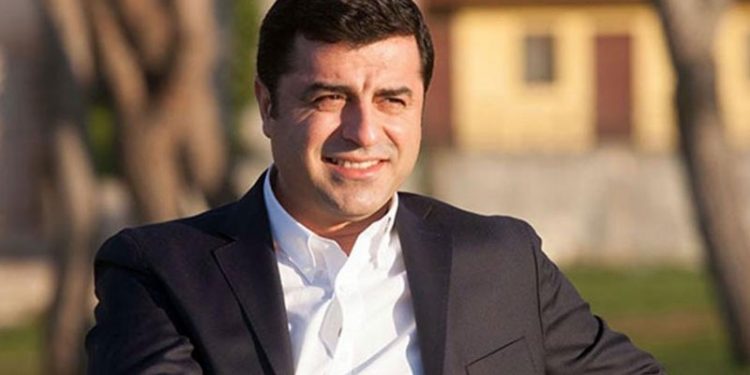 Demirtaş: Silah meselesini kalıcı diyalogla çözebiliriz