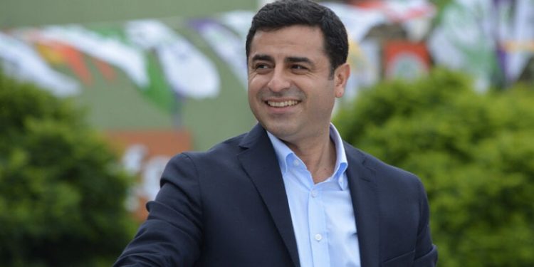 Demirtaş'ın açıklamalarına 202 imza: Silah bırakma çağrılarını değerli buluyoruz