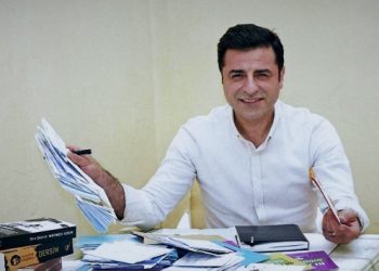Demirtaş'ın 'silah bırakma &ccedil;ağrısı'nın altına imzza attılar!