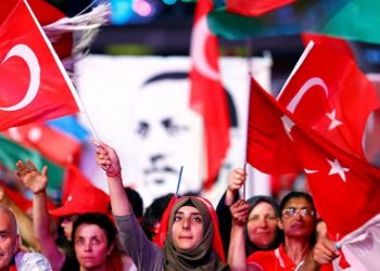 Derya Kömürcü: AKP'nin çekirdek kadrosunda da çözülmeler başladı