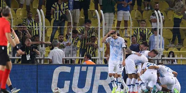 Dinamo Kiev maçından dolayı Fenerbahçe UEFA'dan ceza alır mı?