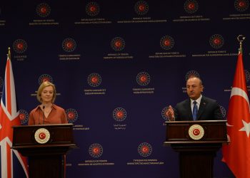 Dışişleri’nden İngiltere’ye: Türkiye sığınmacı kampı olmayacak
