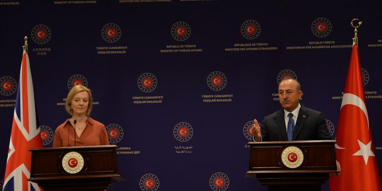 Dışişleri’nden İngiltere’ye: Türkiye sığınmacı kampı olmayacak