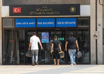Diyarbakır’da eski kayyımın getirdiği bürokratlar görevden alındı