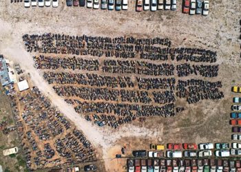 'Dövizle getirilen binlerce araç, yediemin otoparklarında çürüyor'