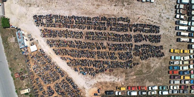 'Dövizle getirilen binlerce araç, yediemin otoparklarında çürüyor'