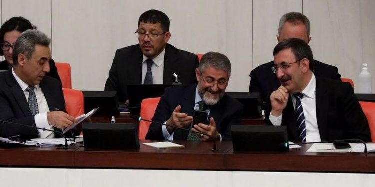 Ek bütçe görüşmelerinde muhalefetten Hazine Bakanına tepki: 'Ağa çocuğu, patron Nebati'