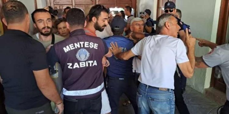 Ekolojistler belediye meclis toplantısına alınmadı