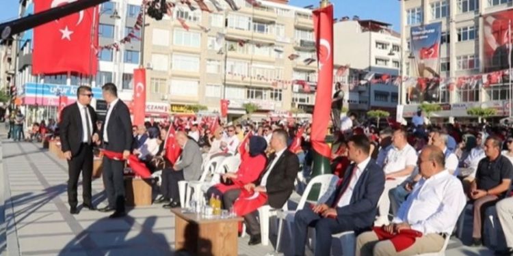 Erdoğan 15 Temmuz anmasında seçime odaklanınca, CHP'liler alanı terk etti