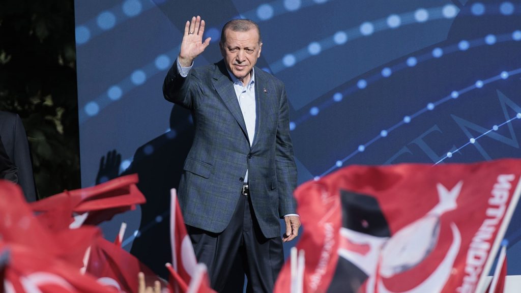 Erdoğan: Biz gençlerimizi faize, enflasyona kurban etmeyiz