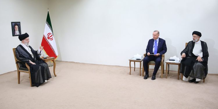 Erdoğan, Hamaney’in ‘azarlarına’ neden cevap veremedi?