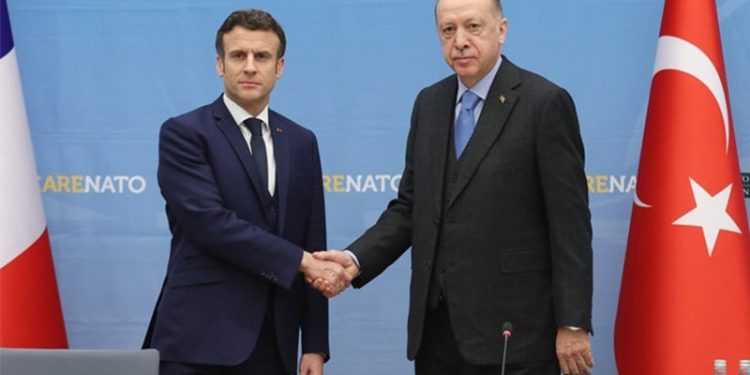 Erdoğan, Macron ile görüştü