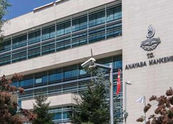 Eşin yanında çalışmak “emekten” sayılmadı: “Sigortasız çalışması anayasaya uygun”