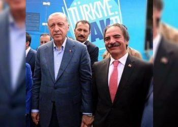 Eski AKP'li vekil ve profesör: 15 Temmuz'da insanlar alçaktan uçan uçağa kafa atarak şehit oldu