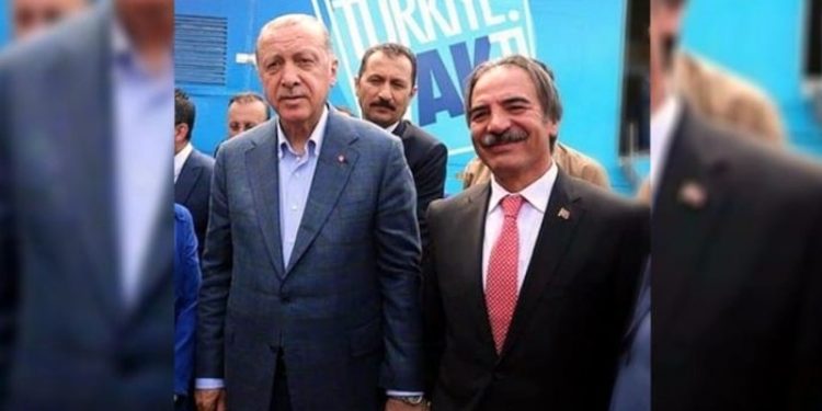 Eski AKP'li vekil ve profesör: 15 Temmuz'da insanlar alçaktan uçan uçağa kafa atarak şehit oldu