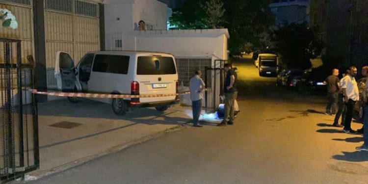 Eski AKP'li vekilin arabasına molotoflu saldırı