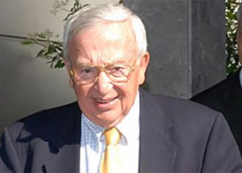 Eski Dışişleri Bakanı İlter Türkmen hayatını kaybetti