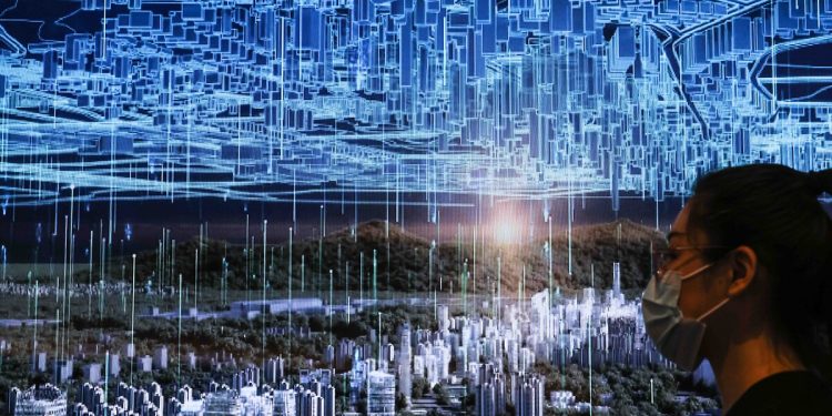 Eski Google CEO’su Schmidt: Yapay zeka, nükleer silahlar kadar güçlü