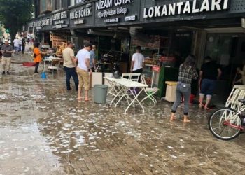 Eskişehir ve Bilecik'te sağanak yağış: Ev ve iş yerlerini su bastı