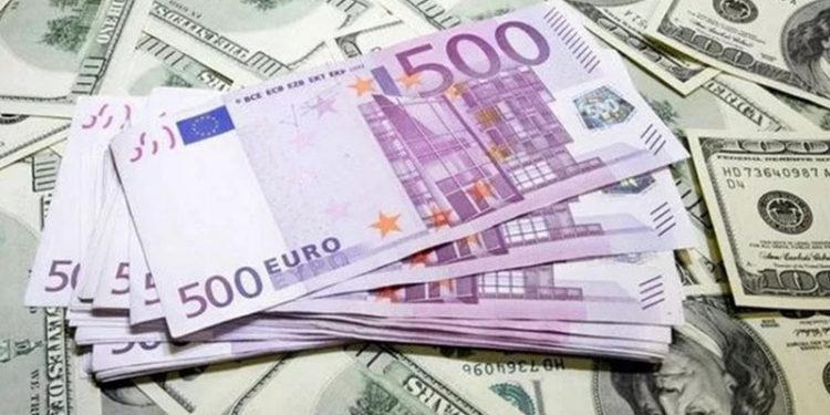Euro ve Dolar paritesi 20 yıl sonra yeniden eşitlendi