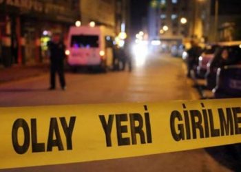 Evden &ccedil;ıkarılmak istenen kiracı ev sahibini bı&ccedil;akladı