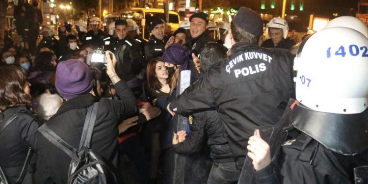 Feminist Gece Yürüyüşü davasında iki kişiye takipsizlik