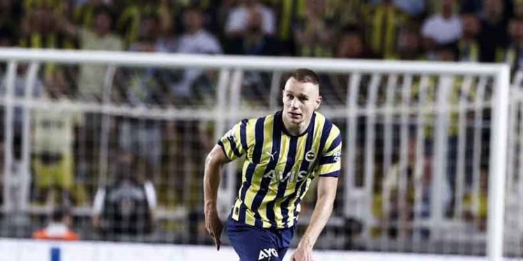 Fenerbahçe taraftarının Putin lehine sloganlarına büyük tepki var
