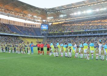Fenerbahçe tribünlerinde ‘Putin’ lehine tezahürat: Bu da oldu!