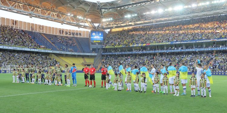 Fenerbahçe tribünlerinde ‘Putin’ lehine tezahürat: Bu da oldu!