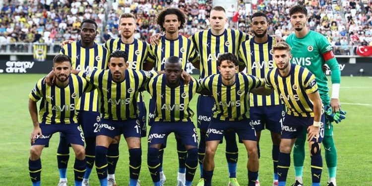 Fenerbahçe, tur için sahaya çıkıyor