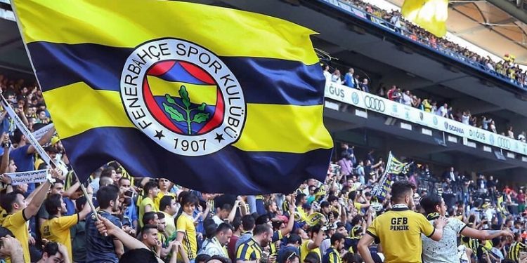 Fenerbahçe'den 'Putin' açıklaması: Tribünlerimizden yükselen reaksiyonu kabul etmiyoruz