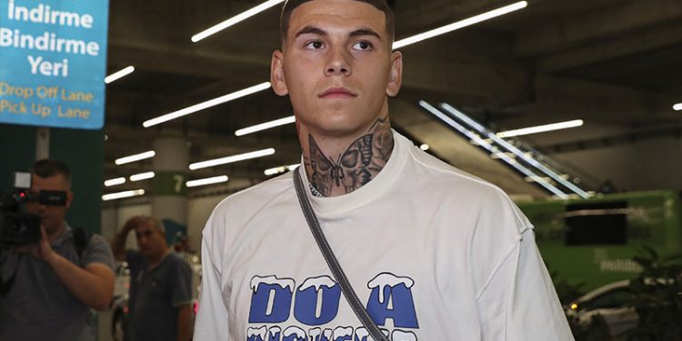 Fenerbahçe'nin prensip anlaşmasına vardığı Tiago Çukur, İstanbul'a geldi