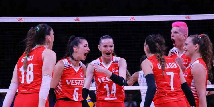 Filenin Sultanları yarı finalde!