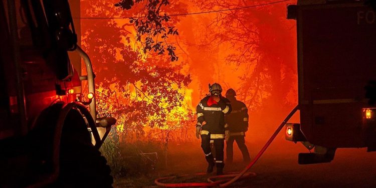 Fransa'da 14 gündür süren yangın kontrol altına alındı