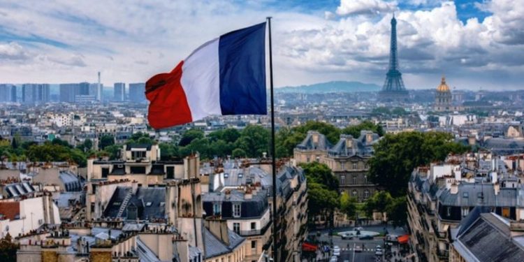 Fransa'da halkın yüzde 38'i İslam'ı 'kimlik' tehdidi olarak görüyor