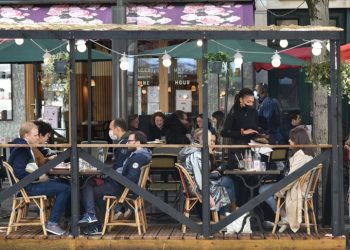 Fransa'da klima çalıştıran dükkanların kapılarını açık tutması yasaklanacak