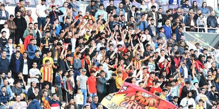 Futbol liglerinde deplasman seyircisi yasağı kaldırıldı
