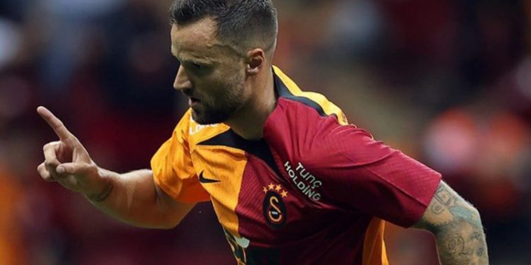 Galatasaray'da sponsor tartışması: Kolda değil, kramponun altına da yazsanız sesimi çıkarmam