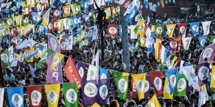Gazeteci Bozkurt: Parlamento zemininde HDP'nin ana muhalefet olduğu bir tablo da çıkabilir