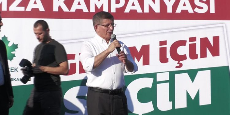 Gelecek Partisi 'Geçim İçin Seçim' kampanyası başlattı; ilk imza Davutoğlu'ndan geldi