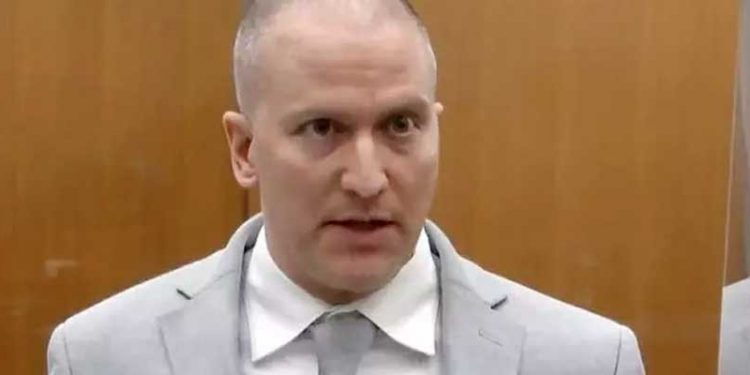 George Floyd'un ölümüne neden olan polis memur Chauvin'e 21 yıl hapis cezası