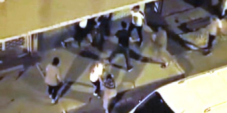 Güngören'de bir çocuğu 'barışma bahanesiyle' parka çağırıp 6 yerinden bıçakladılar