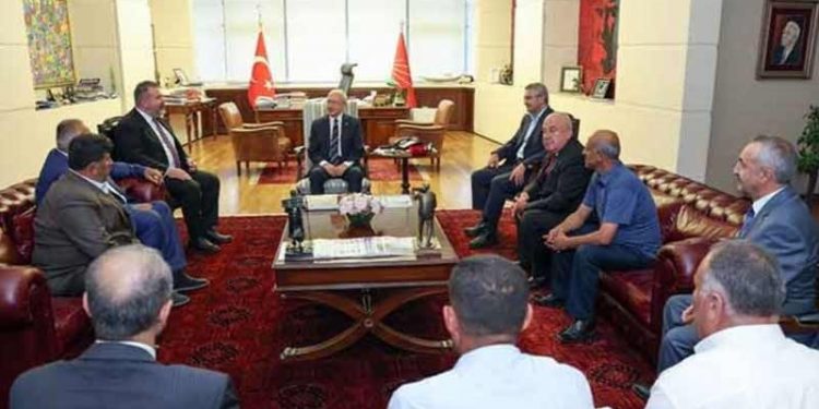 Gölbaşı Belediye Başkanı Avunç ve Meclis Üyeleri CHP'ye katıldı