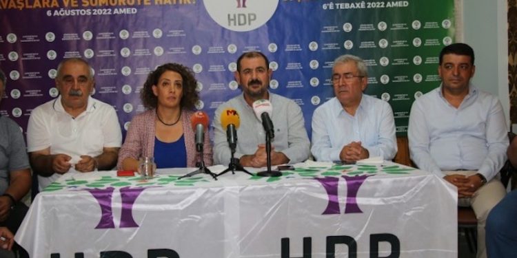 HDP'den Diyarbakır mitingine katılım çağrısı: Üçüncü yol için İstasyon Meydanı'ndayız