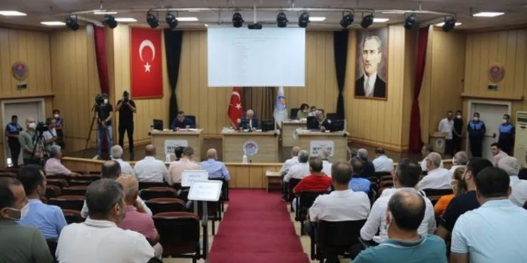 HDP'li üyelerin gözaltına alındığı gün Akdeniz Belediye Meclisi’nden geçen kararlar Meclis gündeminde