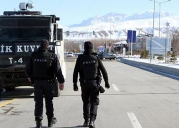 Hakkari'de Covid-19 nedeniyle gösteri, yürüyüş, konser, tiyatro gibi etkinlikler 15 gün yasaklandı