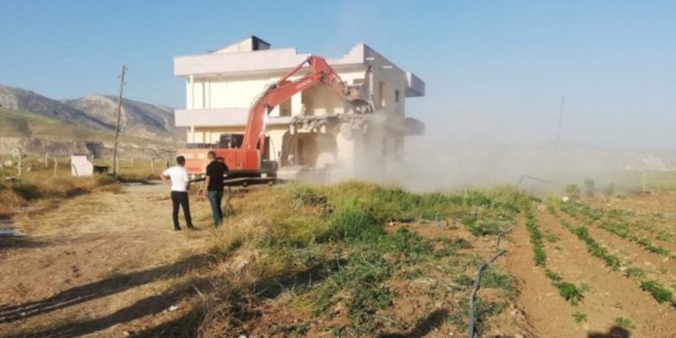 Hasankeyf’te ‘son ev’ de yıkıldı