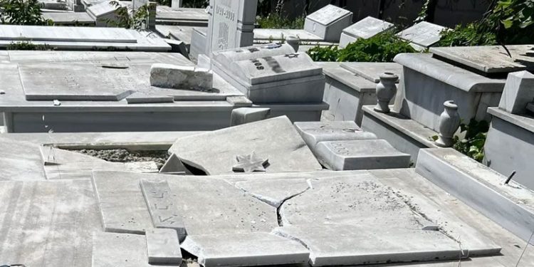 Hasköy Yahudi Mezarlığı'na saldırıda gözaltına alınan 5 çocuk serbest bırakıldı