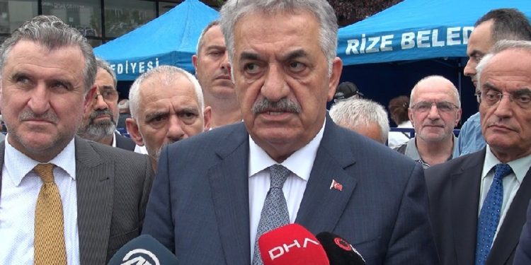 Hayati Yazıcı: ‘Bir hekim, yatakta olan hastasını bırakarak protestoya giremez’