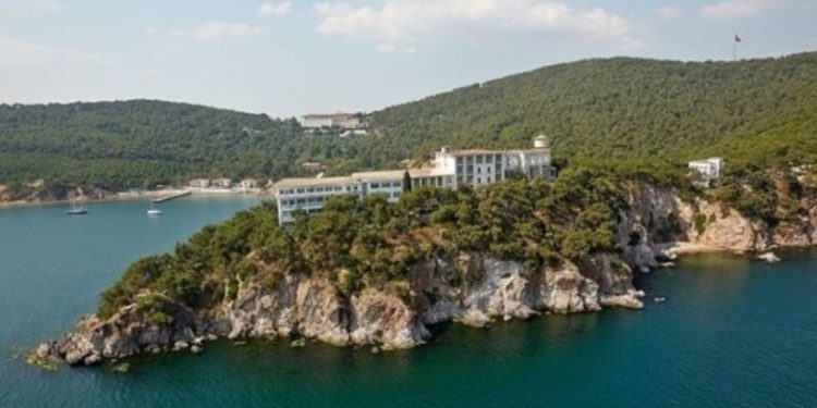 Heybeliada Sanatoryumu'nun Diyanet'e tahsisi iptal edildi